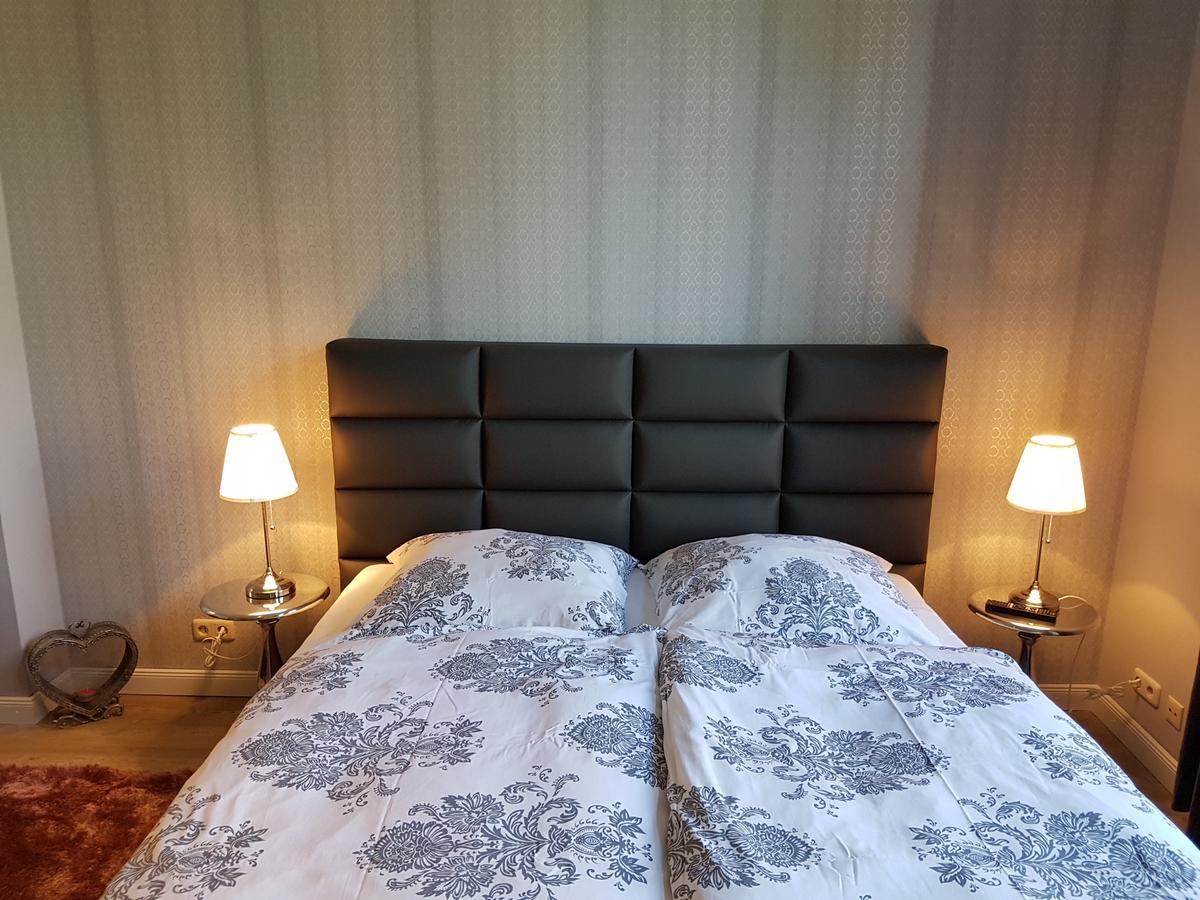 Haus Im Park Apartment Wesselburen Bagian luar foto