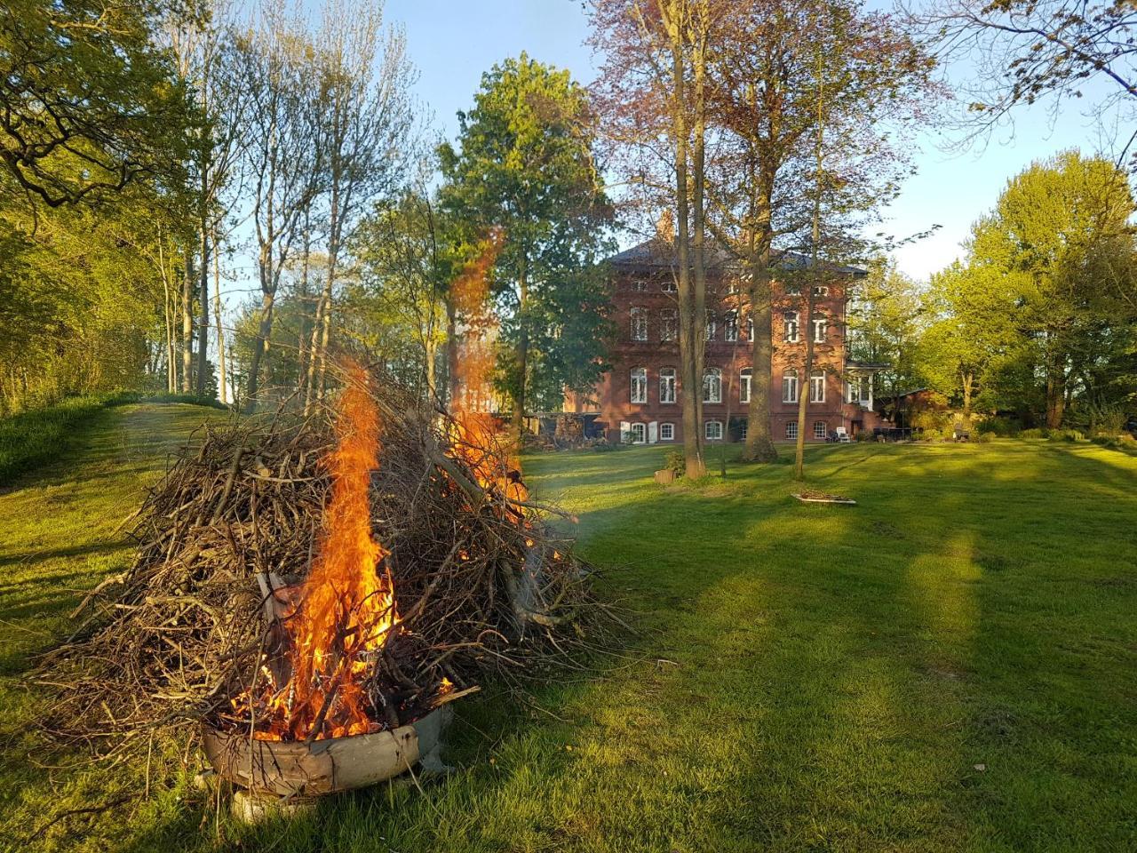 Haus Im Park Apartment Wesselburen Bagian luar foto